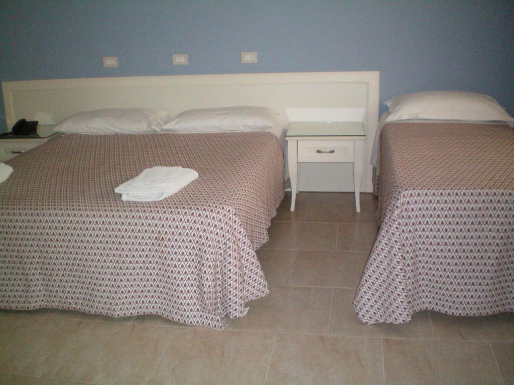 Hotel Zio Cataldo Corato Room photo